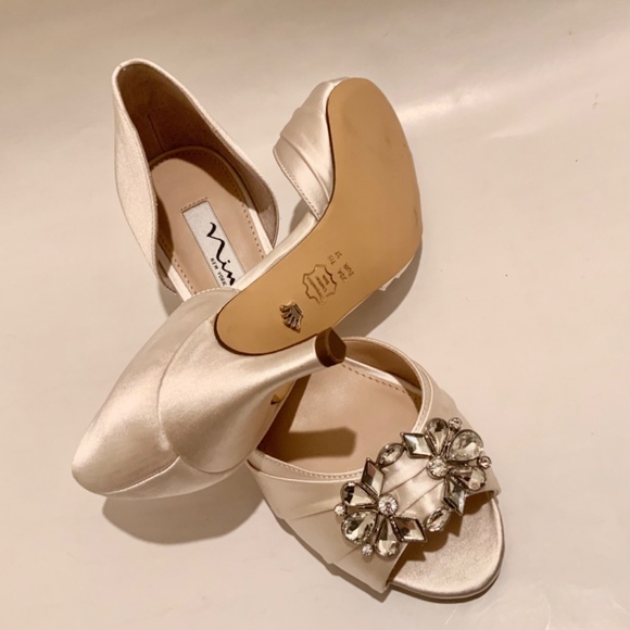 NINA CHARISA IVORY SATIN CRYSTAL Kitten Heel Pumps, Wedding Bridal Dress Shoes 7 - Picture 10 of 14
